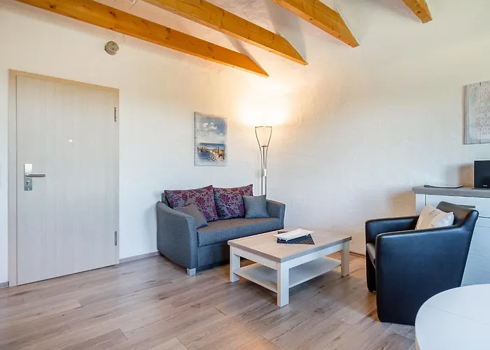 Ebbe Mit Loggia Und Schoenem Ausblick Am Badesee Tannenhausen * Aurich